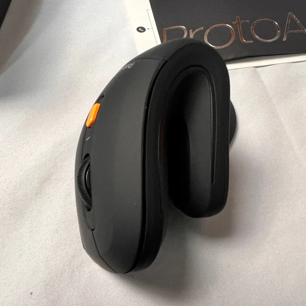 ProtoArc EM11 NL Rechargeable Multi-Device Ergonomic Vertical Mouse Black‎